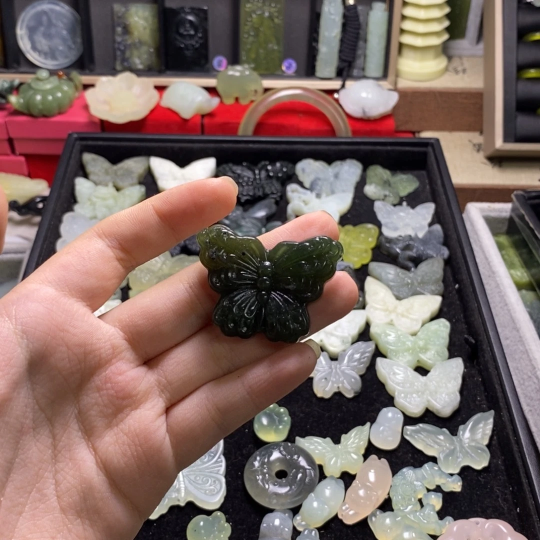 蛇纹石玉未镶嵌颈饰