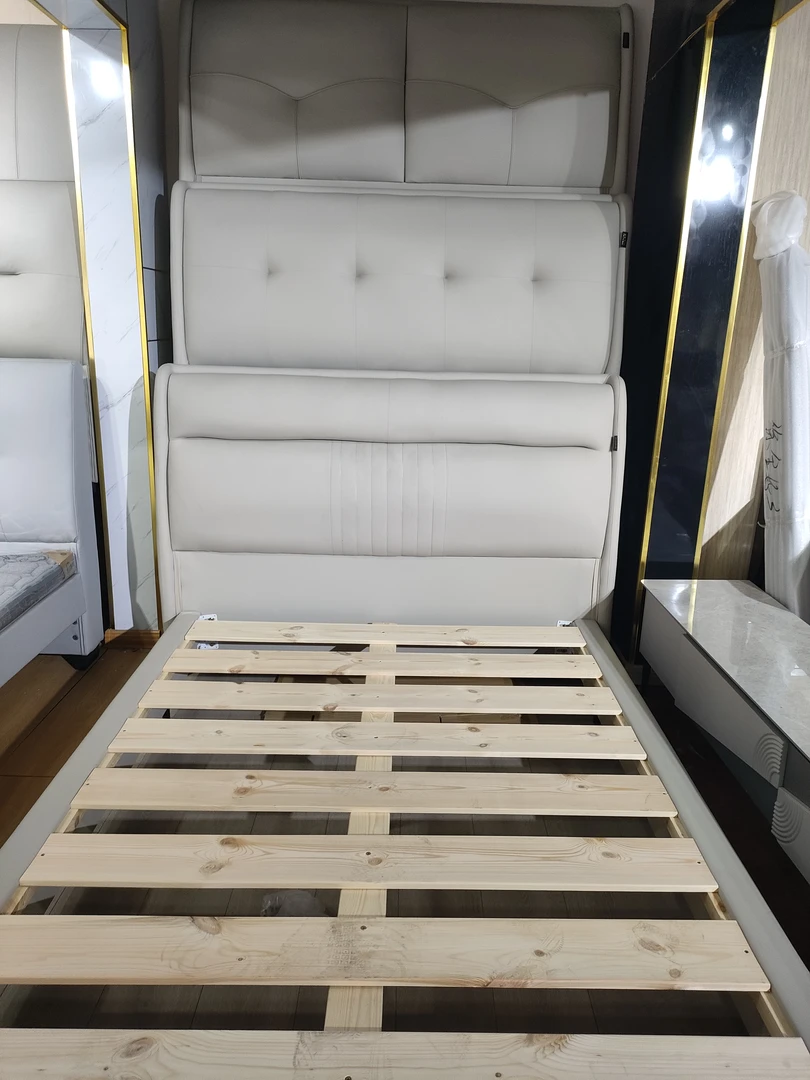 特价商品真皮大床实木框架