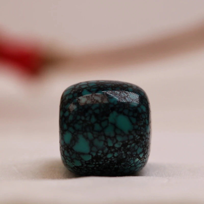 原矿绿松石乌兰花金管老型（尺寸13.8×13重4.4克）