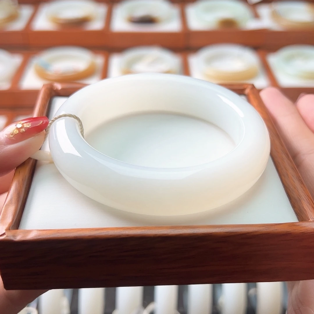 和田玉手镯未镶嵌59