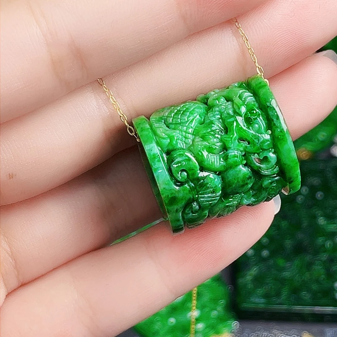颈饰未镶嵌翡翠多样性