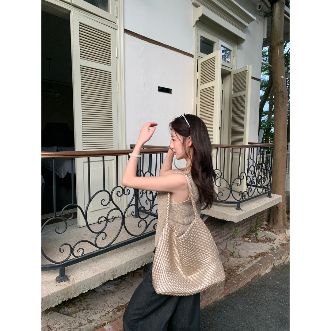 万万不熬夜【织夏独白】小众设计针织镂空背心百搭气质款显瘦上衣