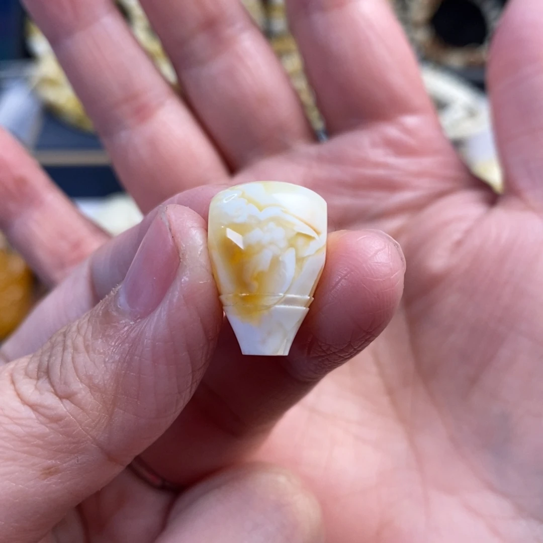 蜜蜡未镶嵌裸石沁色瓷白妖花三通13