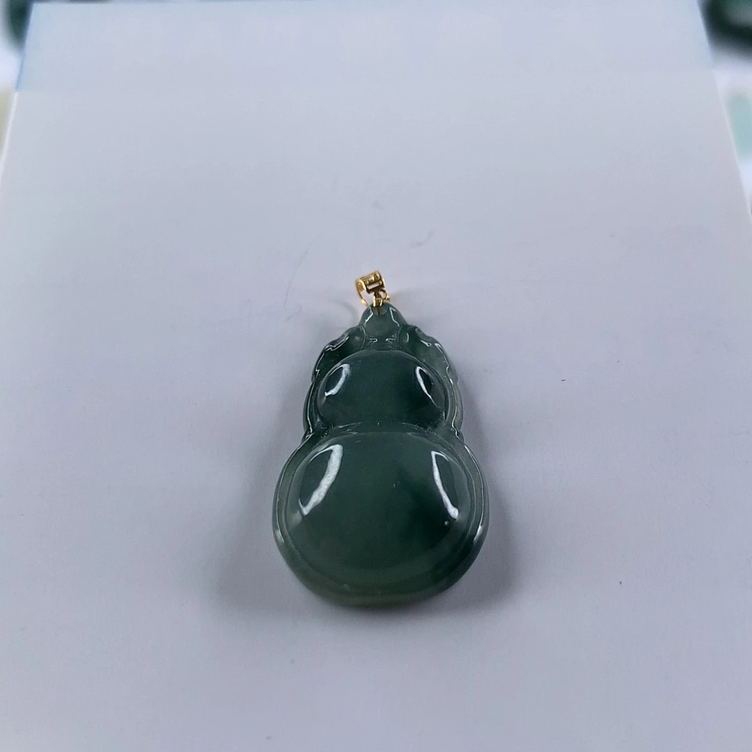 翡翠未镶嵌项圈葫芦