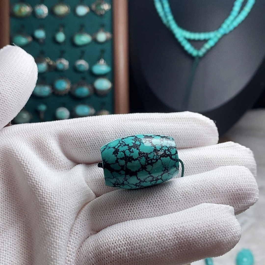 绿松石未镶嵌颈饰