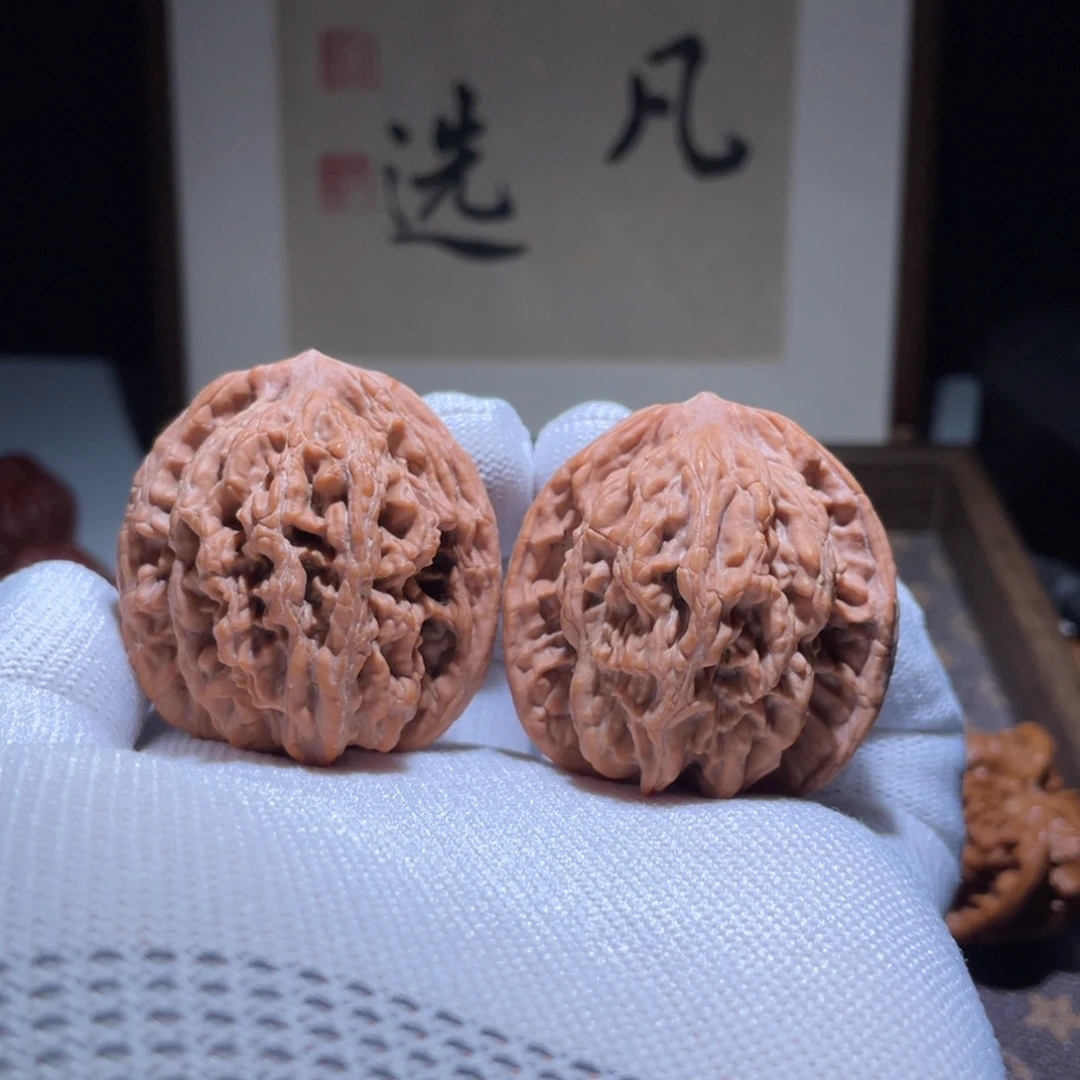 文玩核桃吊坠虎头