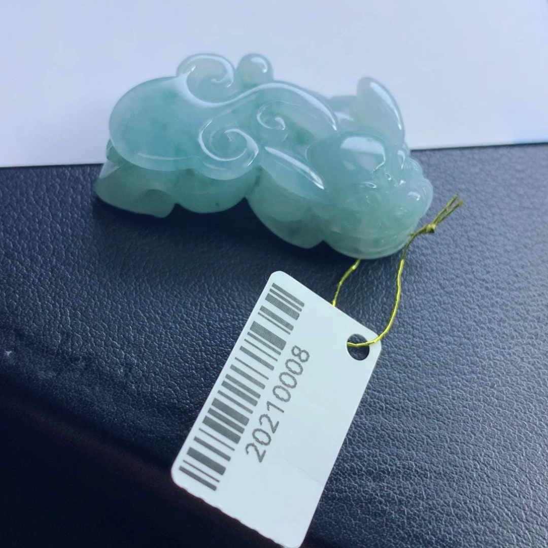 翡翠未镶嵌颈饰貔貅