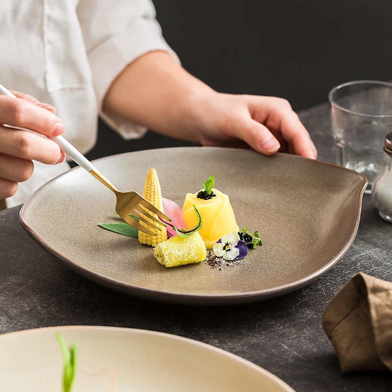 陶瓷餐具2025新款特别好看的高级感的家用的不规则盘子西餐盘菜盘