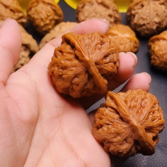 文玩核桃凤凰台一对