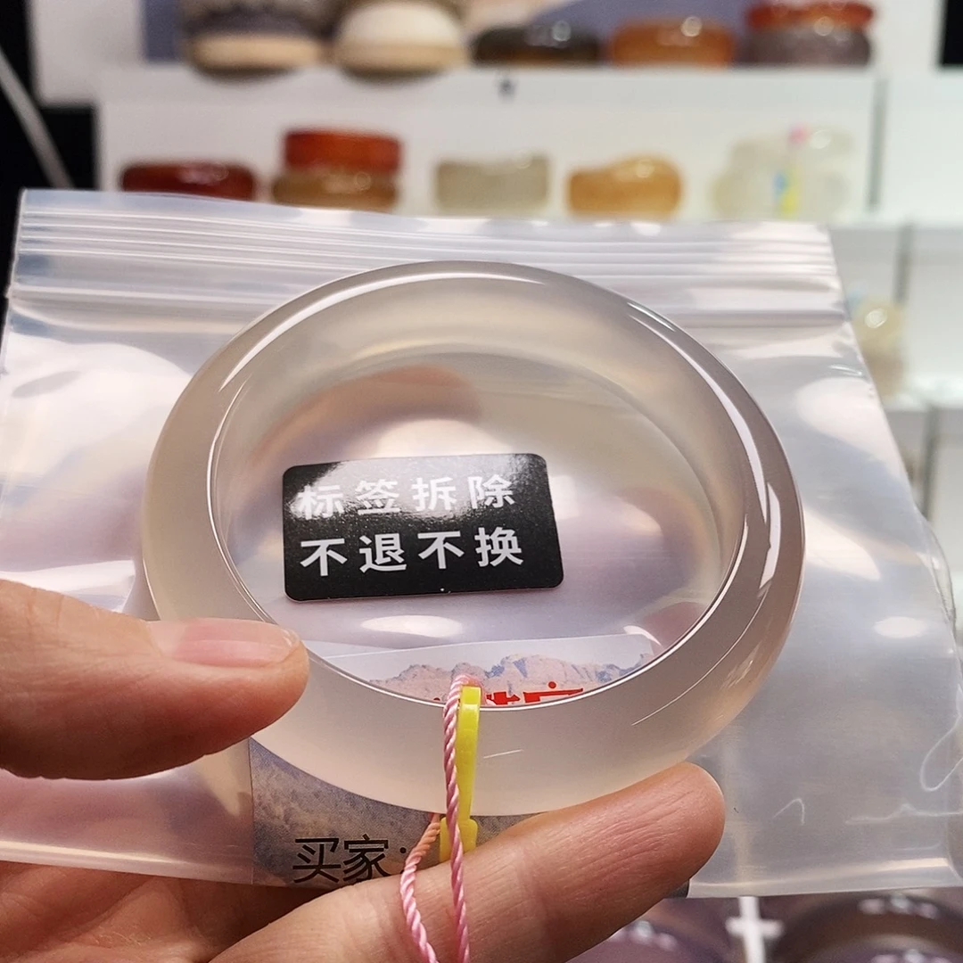 萧***阳玛瑙/玉髓未镶嵌手镯有龙纹发丝