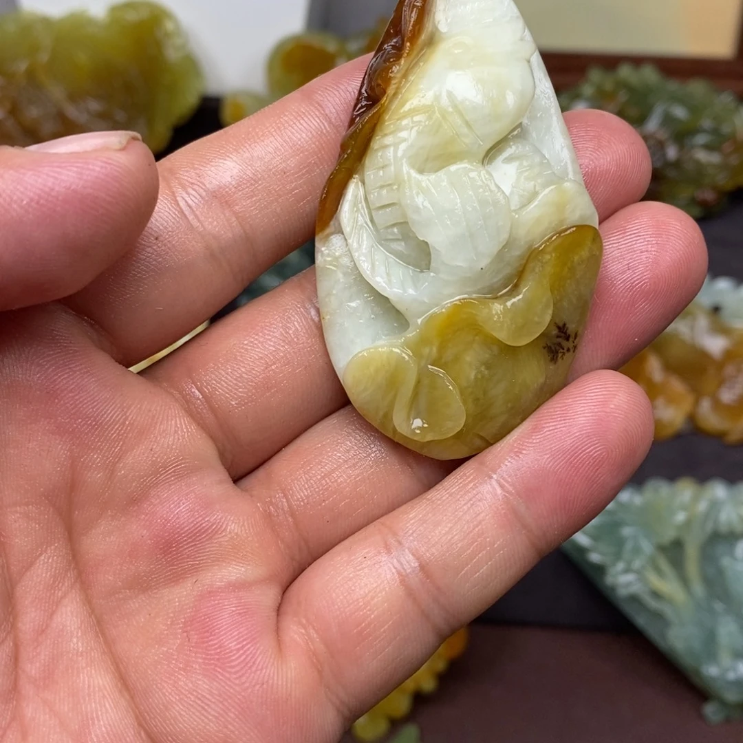 未镶嵌蛇纹石玉吊坠(赠链)