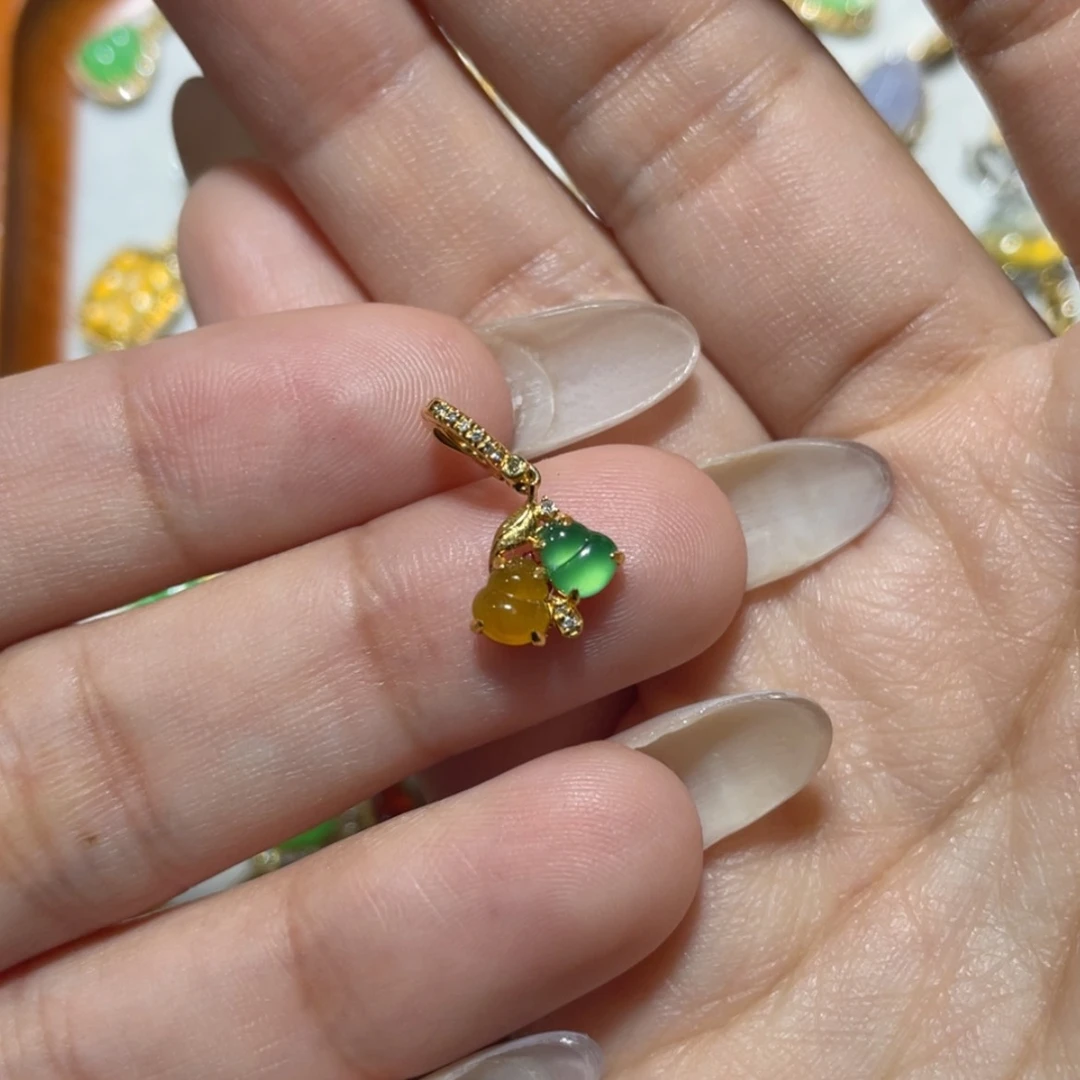 【闪购商品】颈饰18K金镶嵌翡翠