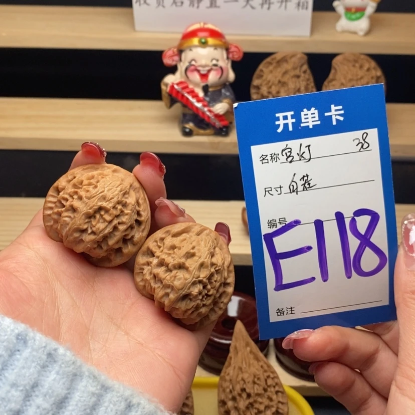 【闪购商品】文玩核桃把件宫灯