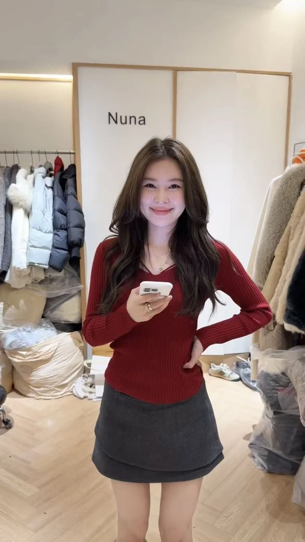 2026秋季新款韩系气质甜美圣诞红色针织衫高腰灰色双层半身裙套装