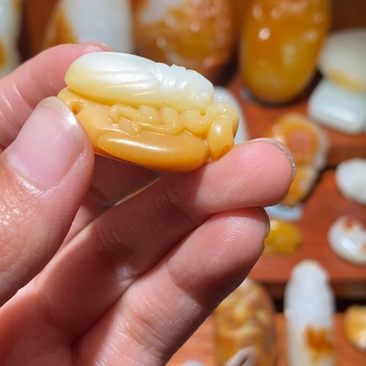 君***仔和田玉未镶嵌颈饰