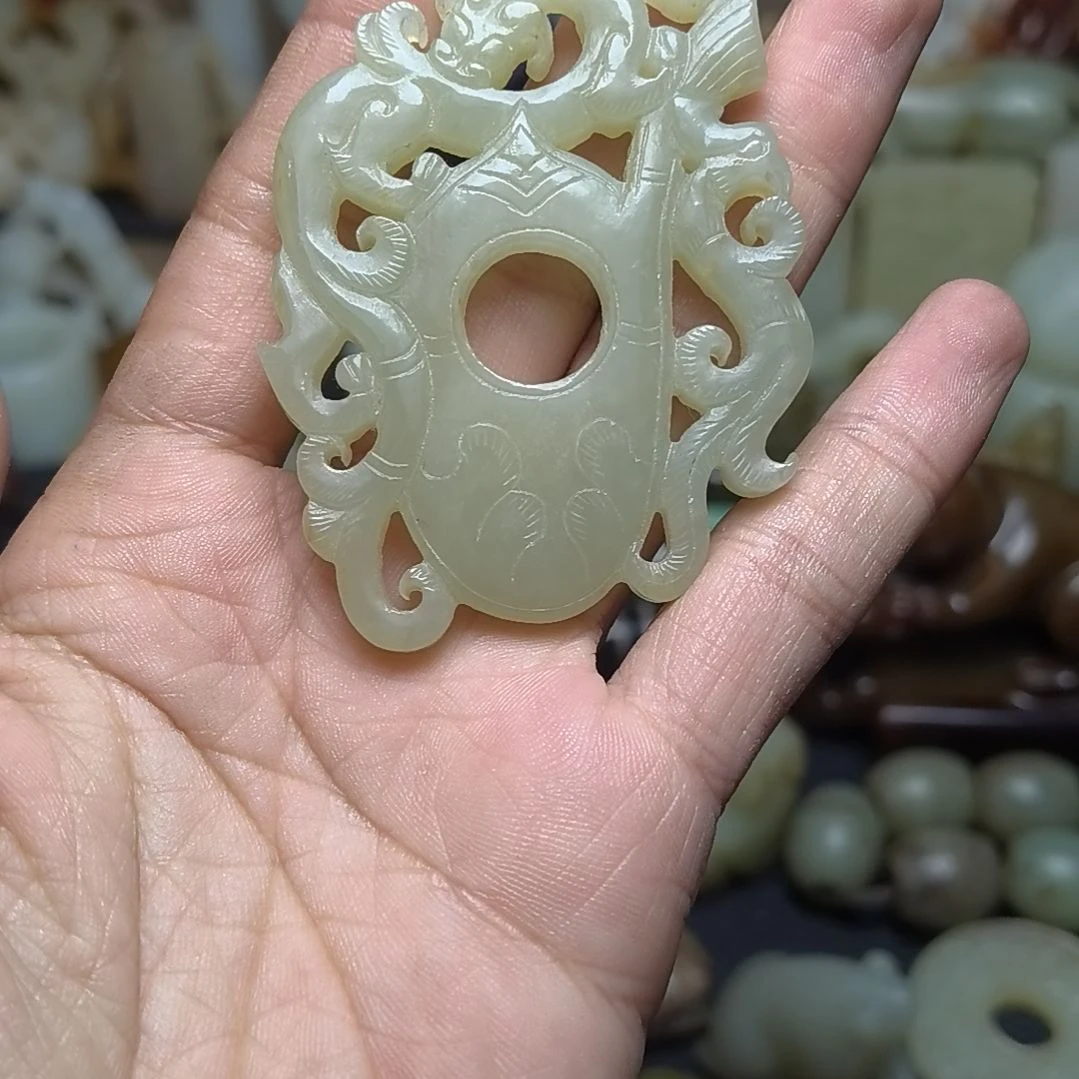 和田玉（糖玉）未镶嵌颈饰