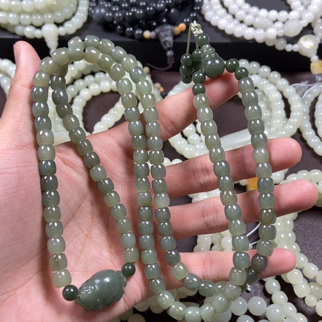 和田玉未镶嵌把件