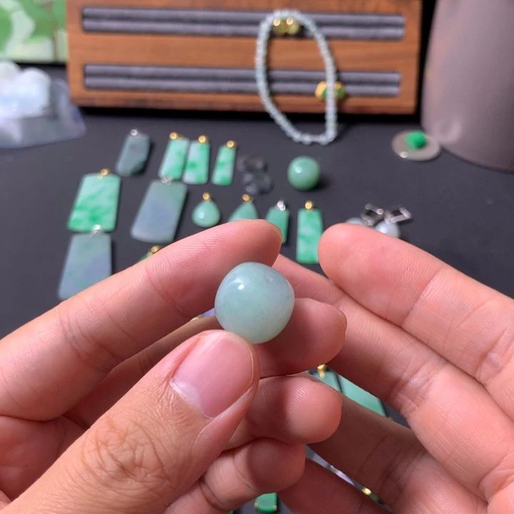 裸石翡翠绿色桶珠