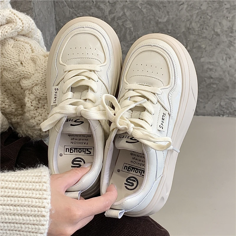 首谷SHOUGU厚底小白鞋女2025秋冬新款增高松糕轻便丑萌大头板鞋潮