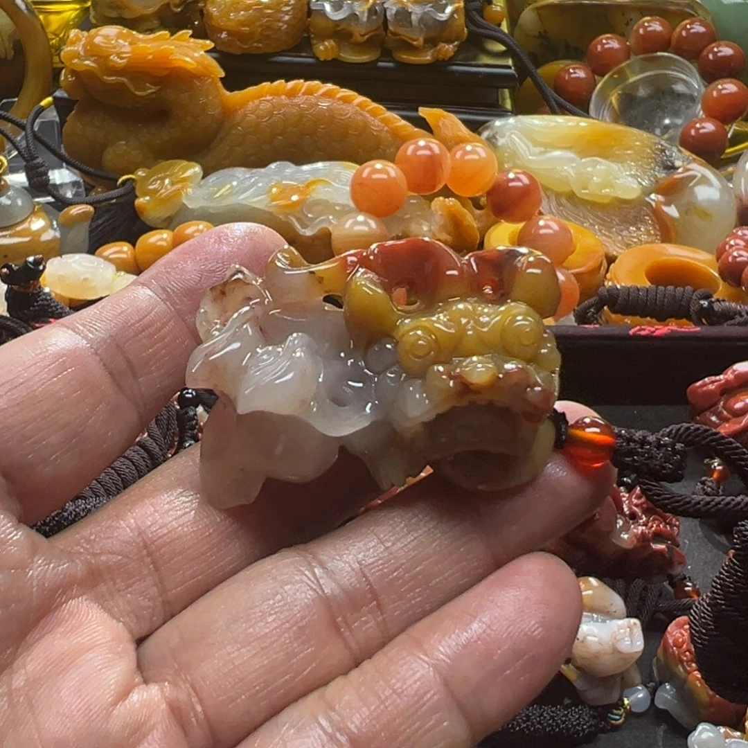 石英质玉未镶嵌颈饰