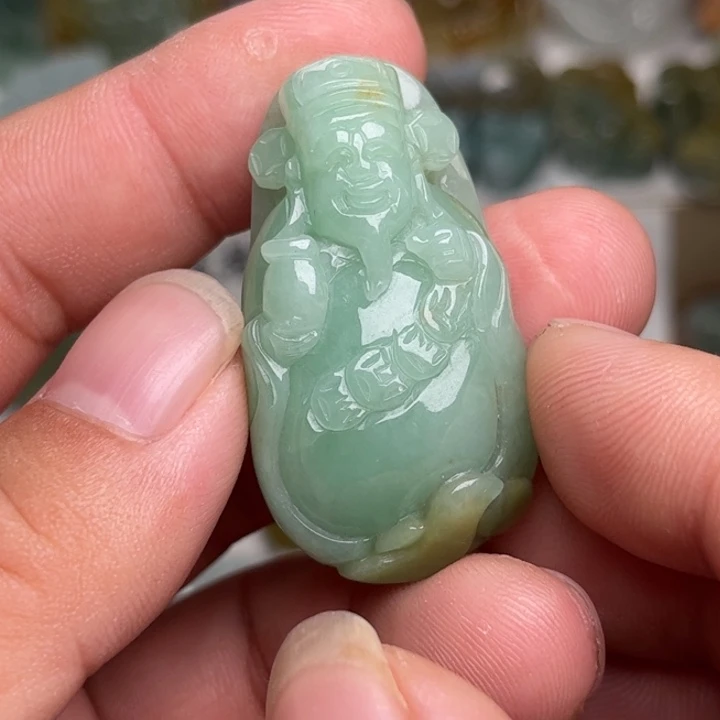 翡翠未镶嵌颈饰财神