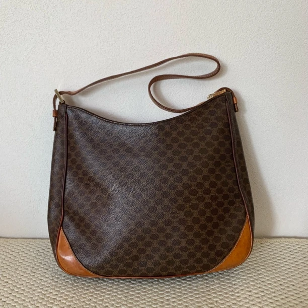 95新 Celine/思琳 经典休闲时尚复古老花单肩腋下牛角包