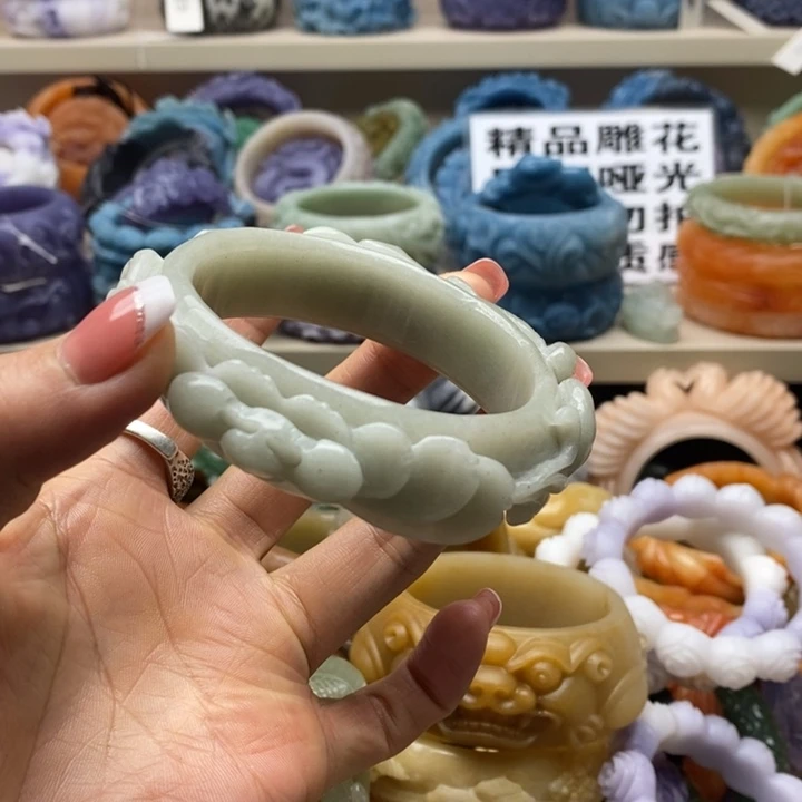 未镶嵌手镯石英岩玉