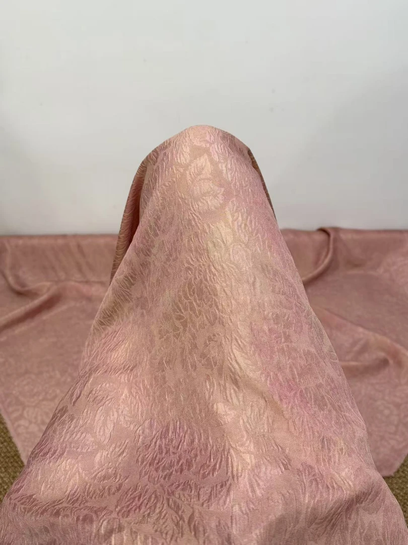 [枝繁叶茂冠乐绉喷绘】140门幅22姆米满分桑蚕丝（裁剪不退换