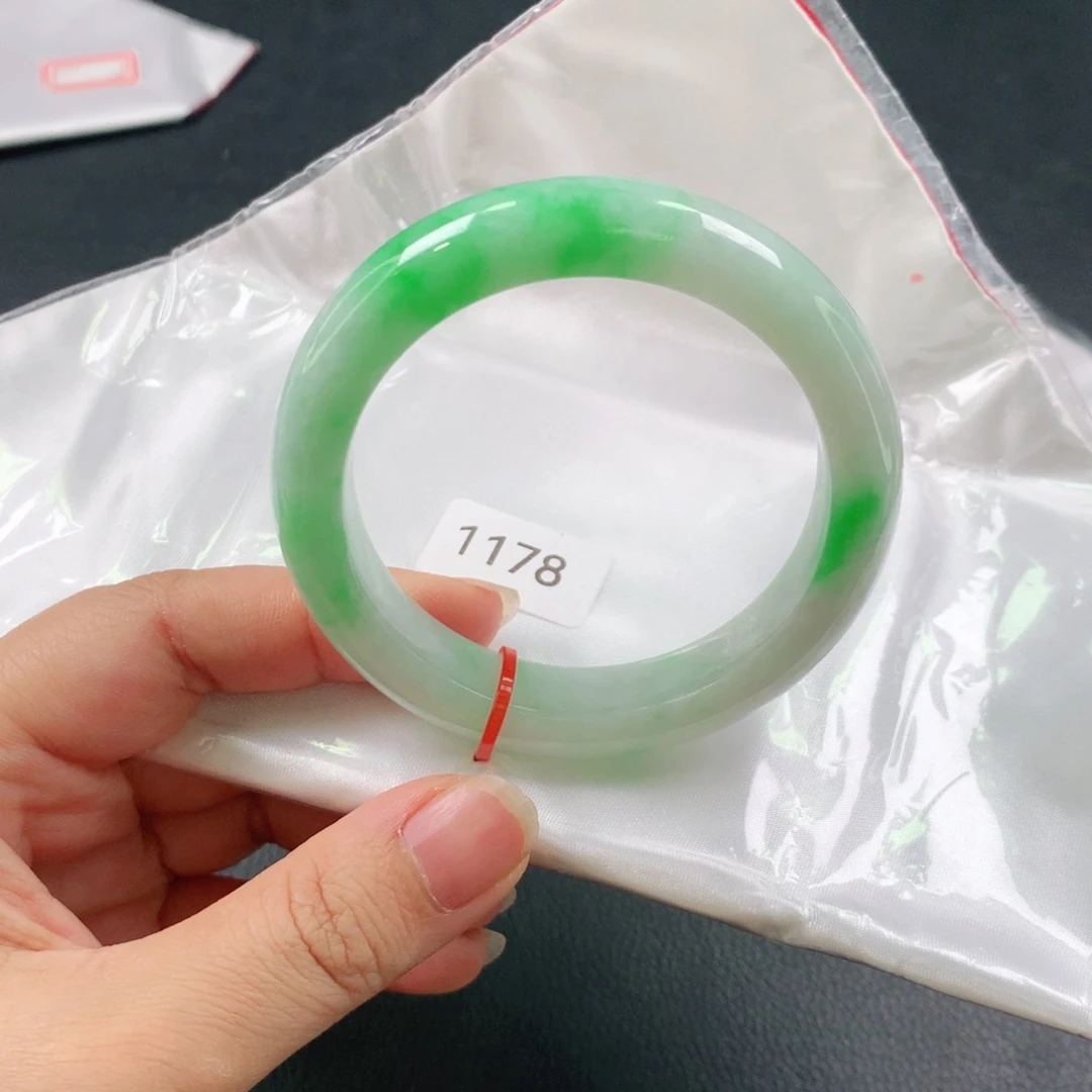 翡翠手镯未镶嵌03。