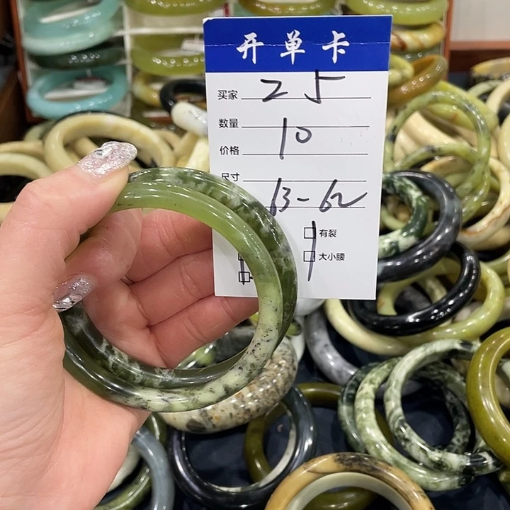 蛇纹石玉未镶嵌手镯