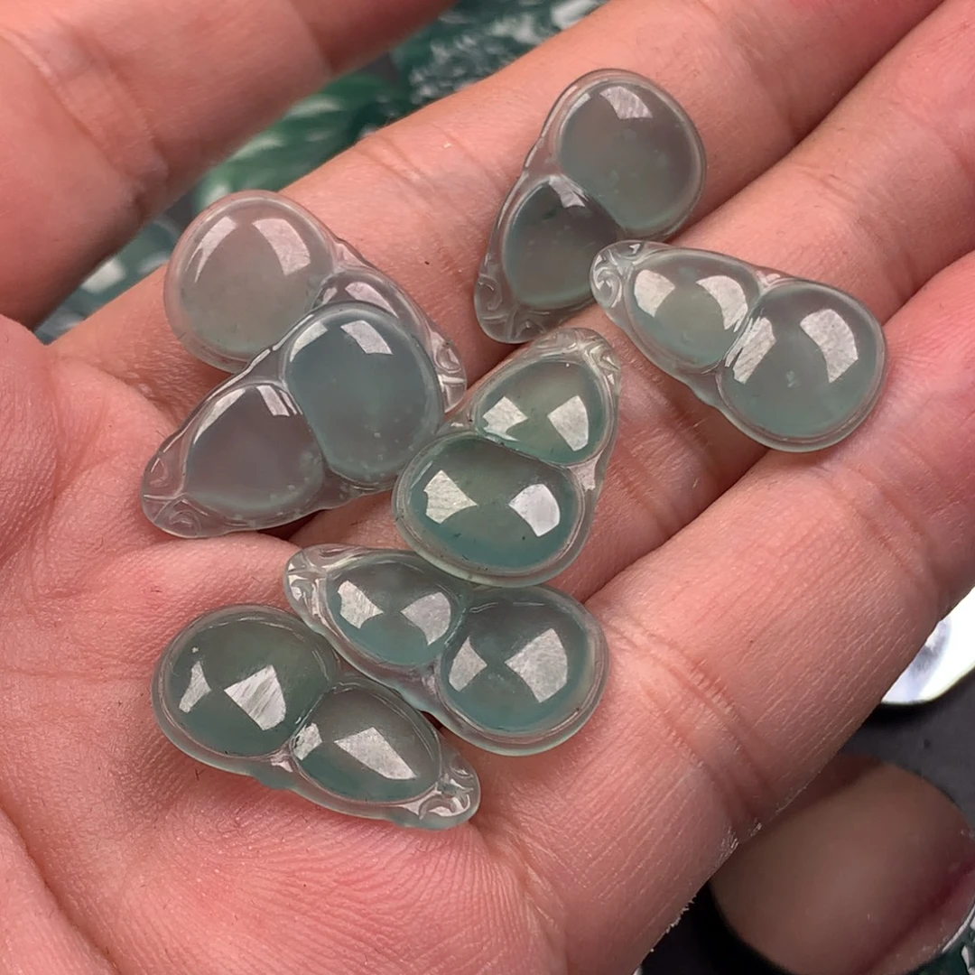 颈饰未镶嵌翡翠葫芦一个