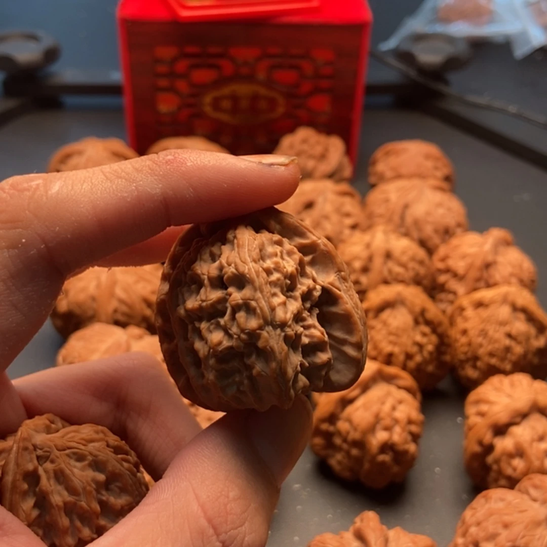 武***卿文玩核桃吊坠白狮子