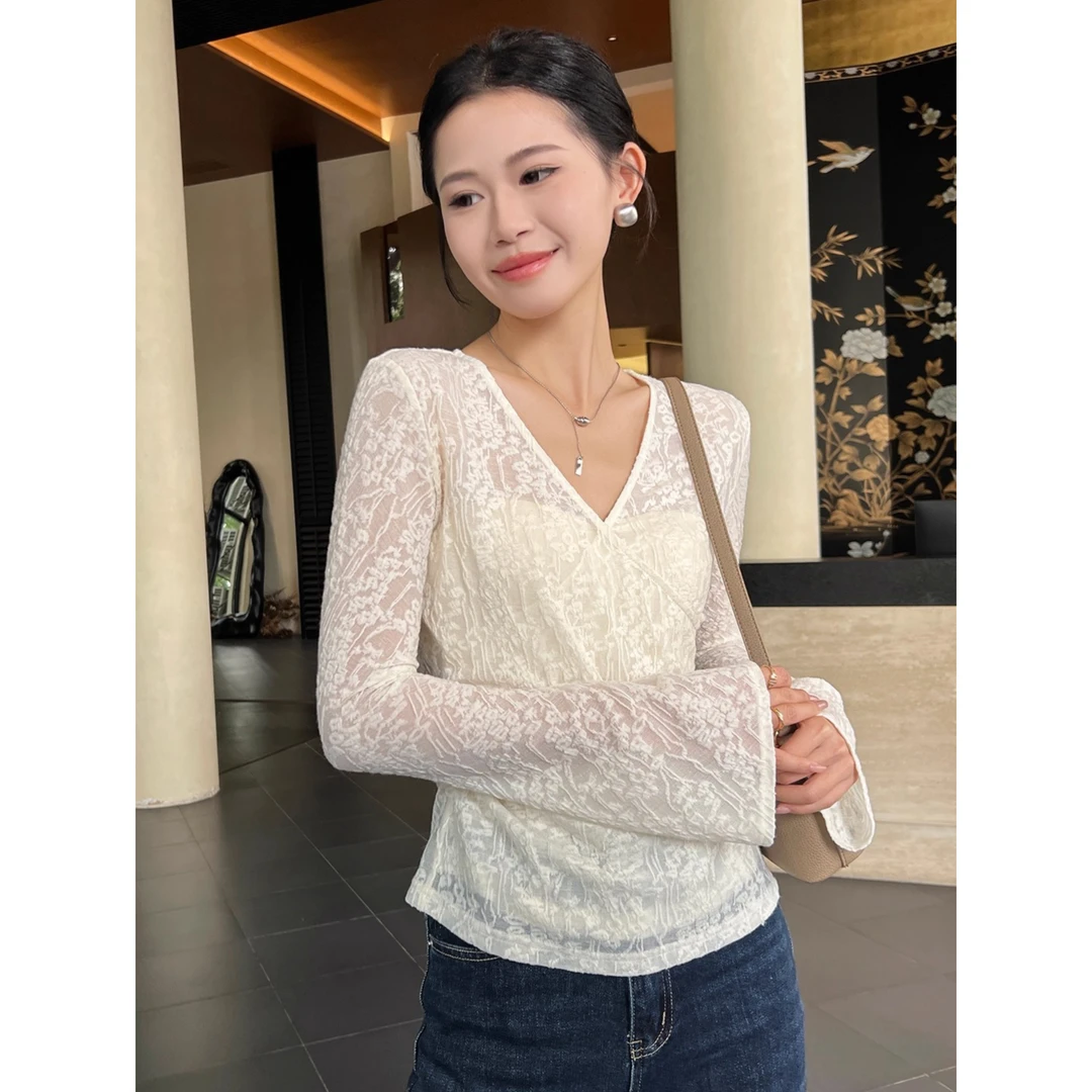 米白色打底衫女蕾丝2025年新款秋冬喇叭袖性感v领内搭长袖t恤上衣
