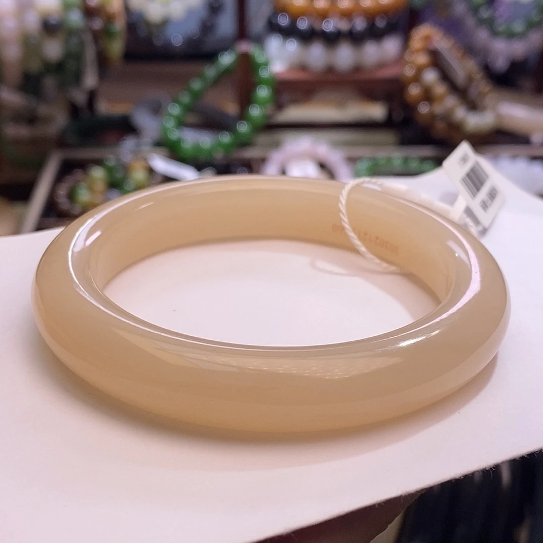 颈饰未镶嵌和田玉59.8收藏级老矿料浓红藕粉手镯