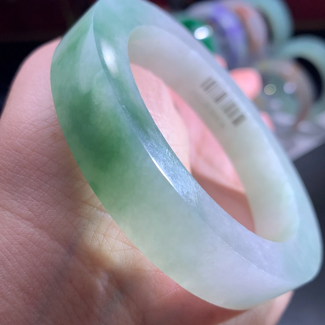 未镶嵌翡翠手镯定制翡翠  冰飘绿花