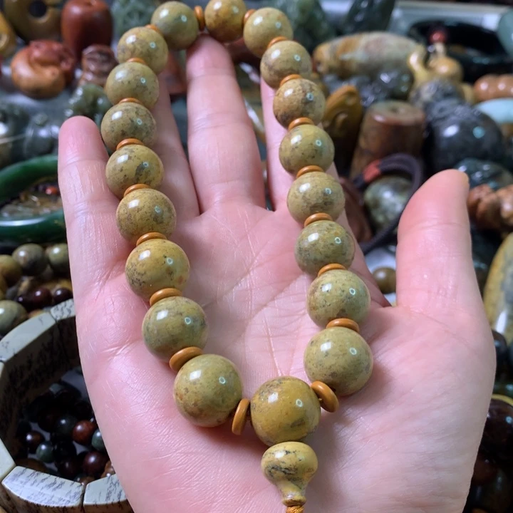 未镶嵌岫岩河磨玉（透闪石质玉）把件