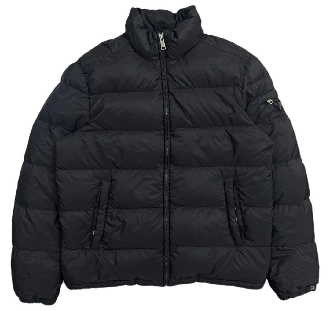 99新 Prada/普拉达 黑色三角钢标立领拉链羽绒服52码