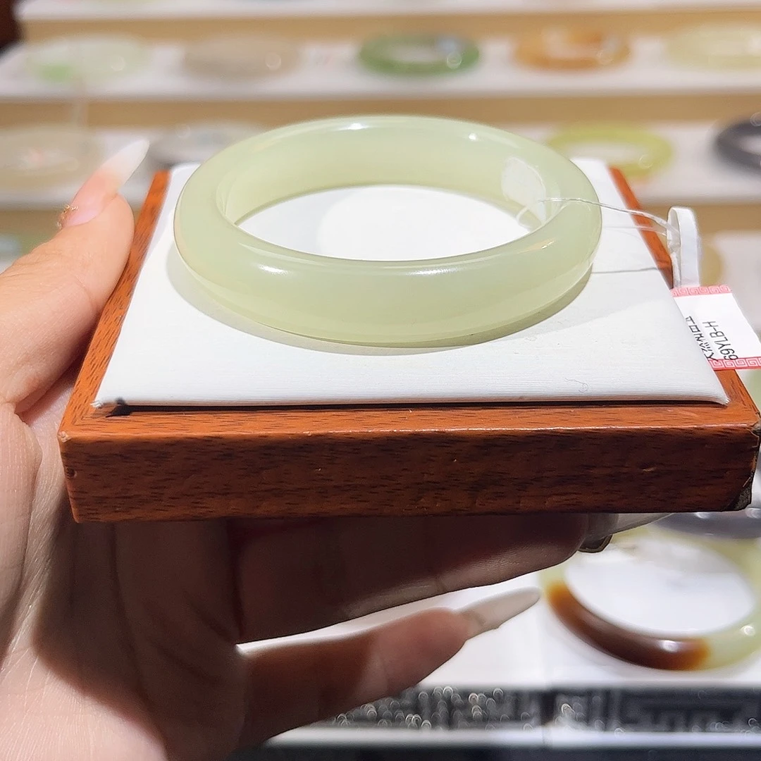 和田玉未镶嵌手镯白茶清欢