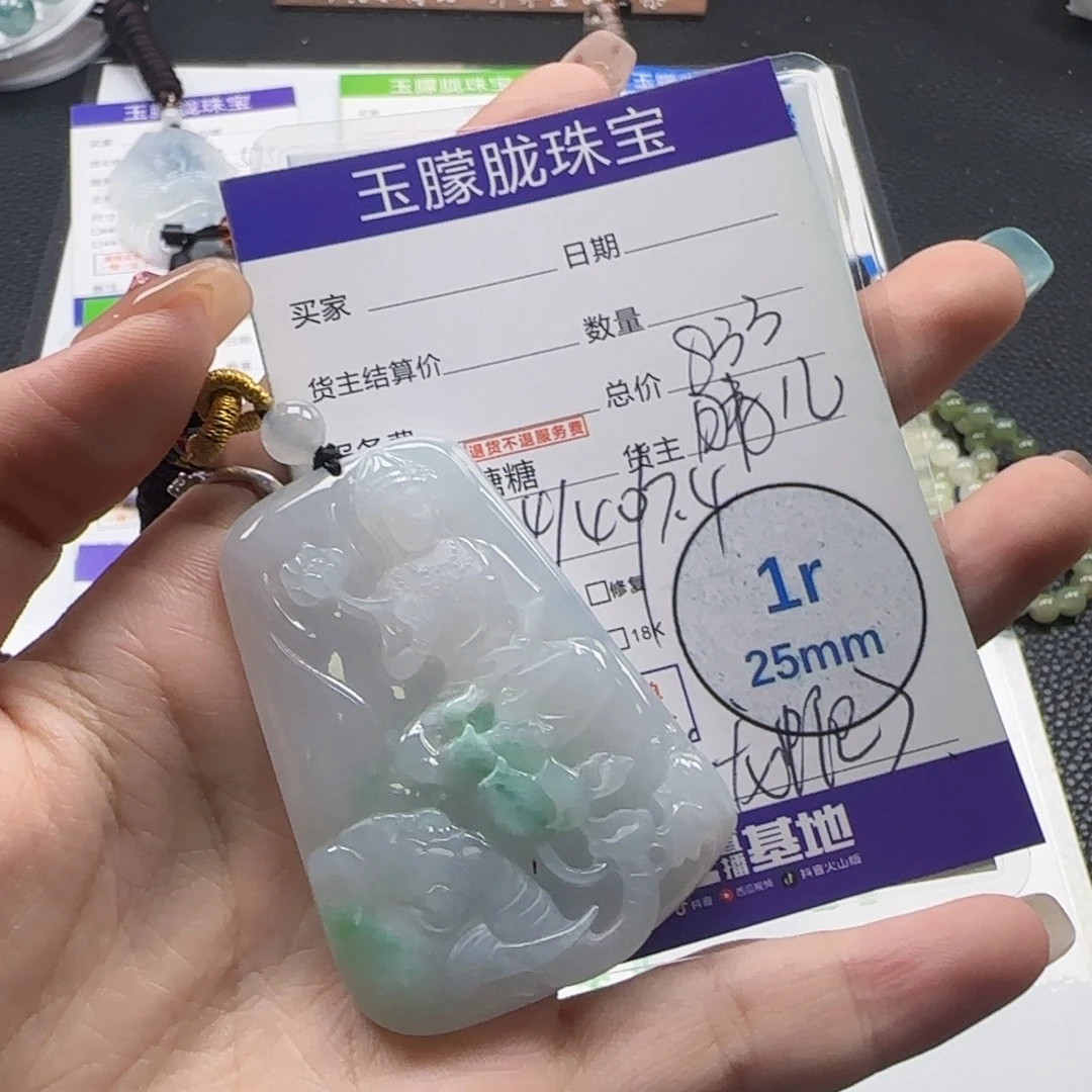 翡翠未镶嵌颈饰翡翠