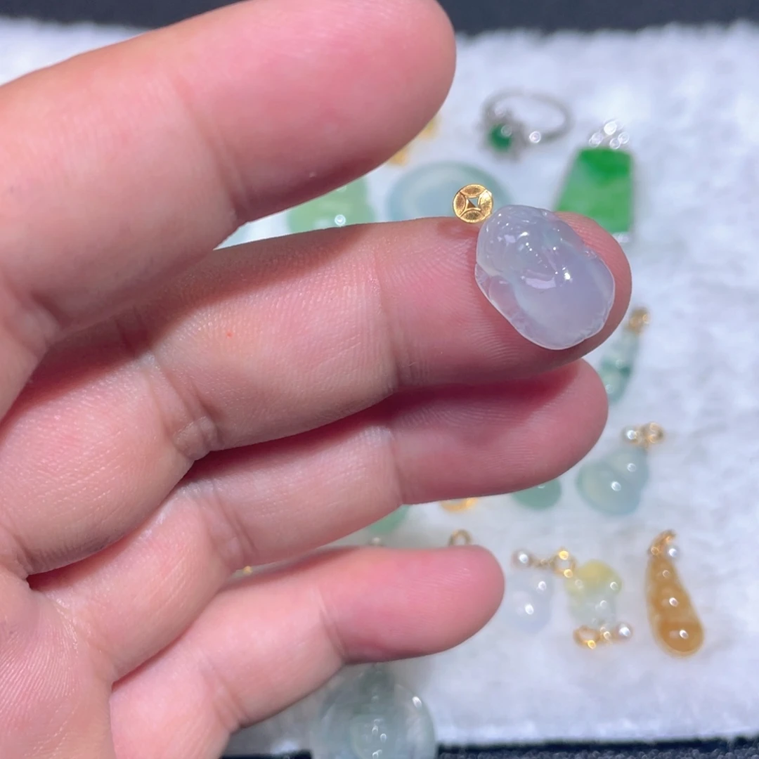 颈饰18K金镶嵌翡翠