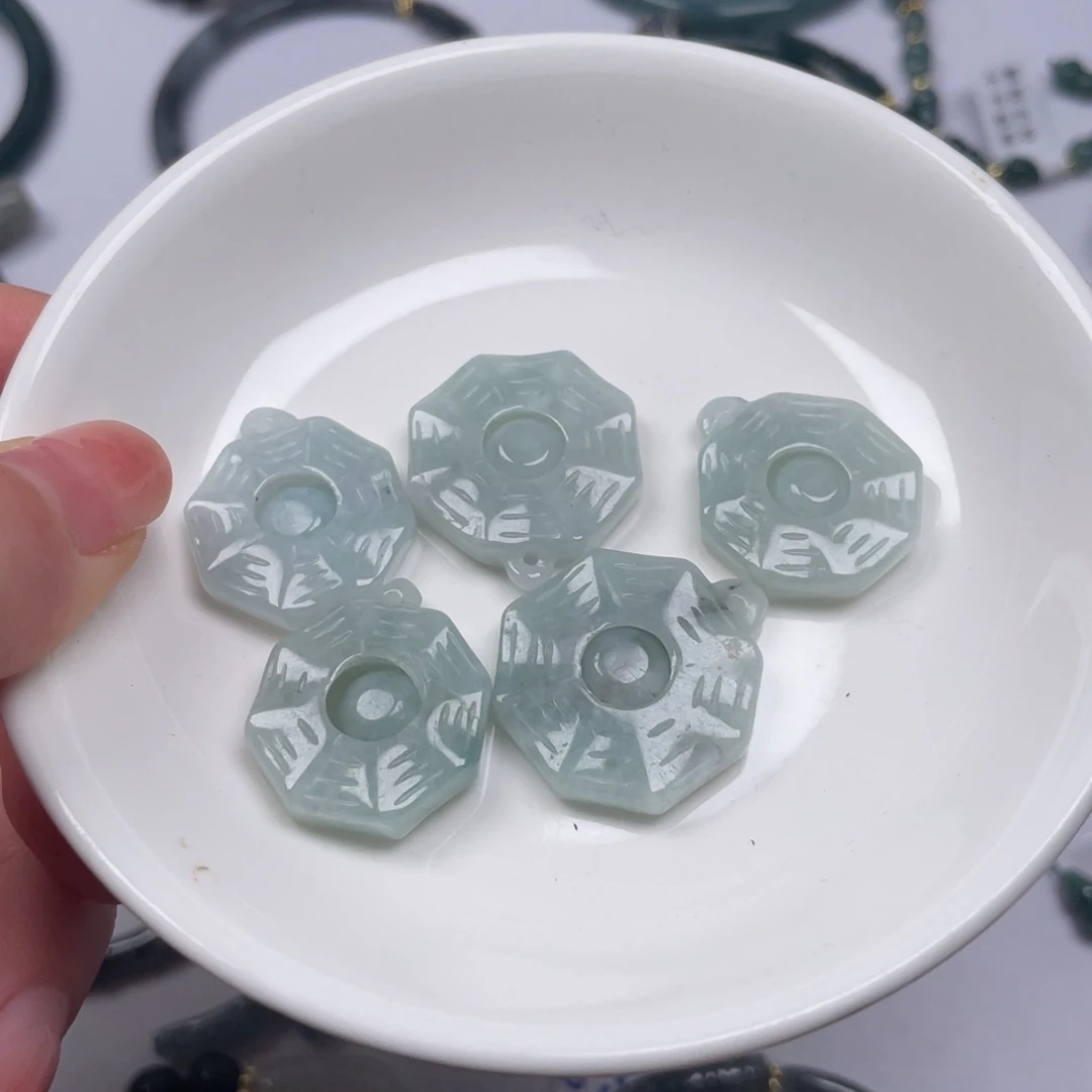 翡翠吊坠(赠链)未镶嵌甜**尚