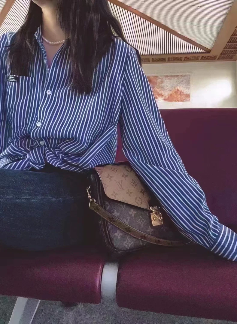 俪妍【LIVELY·YAN】秋冬新款条纹衬衣37824