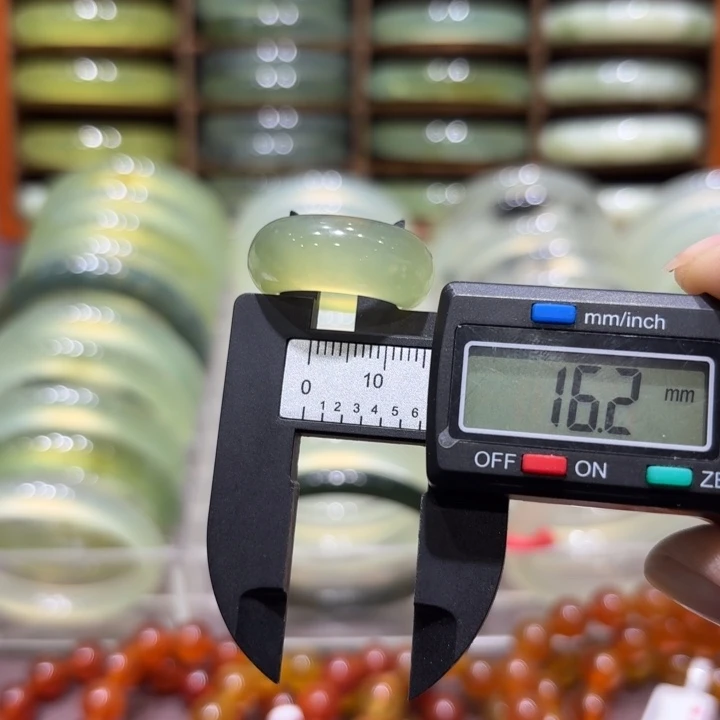 未镶嵌岫玉手镯天然