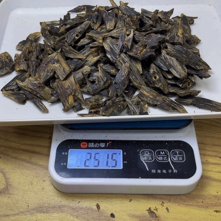 阳***烂沉香碎屑沉香黑，棋251 克
