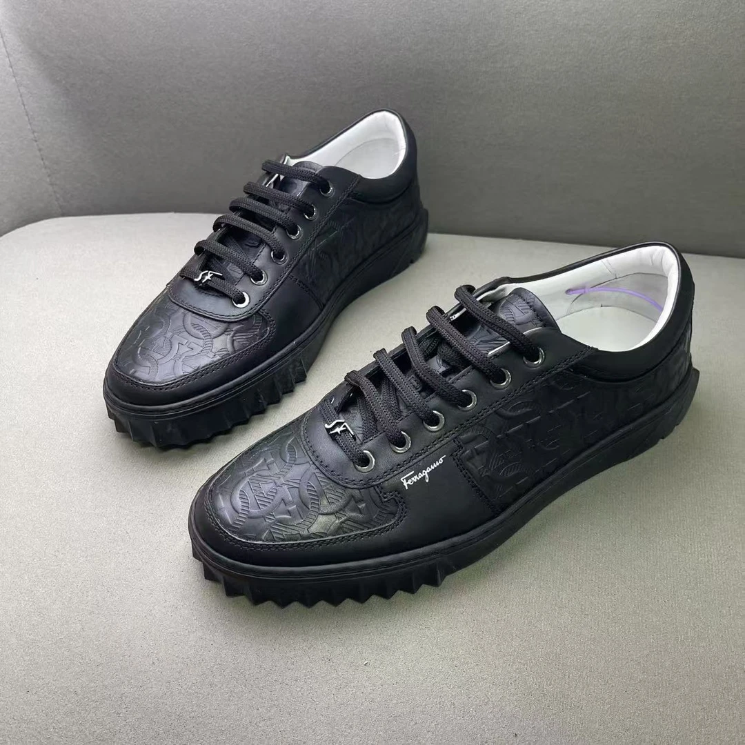 未使用 FERRAGAMO/菲拉格慕 黑色男士皮面浮雕老花板鞋 39国码