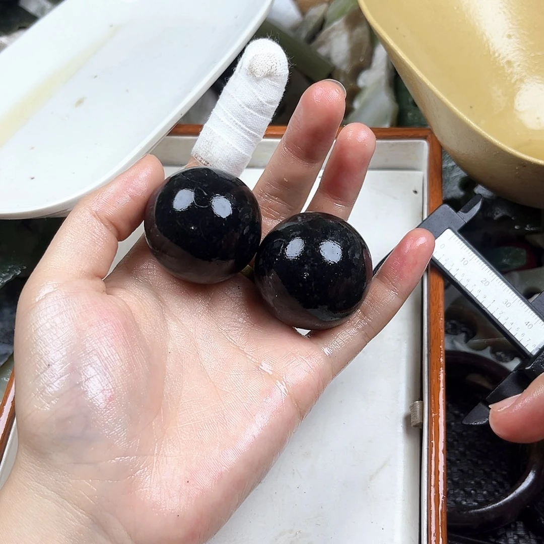 颈饰未镶嵌和田玉（糖玉）