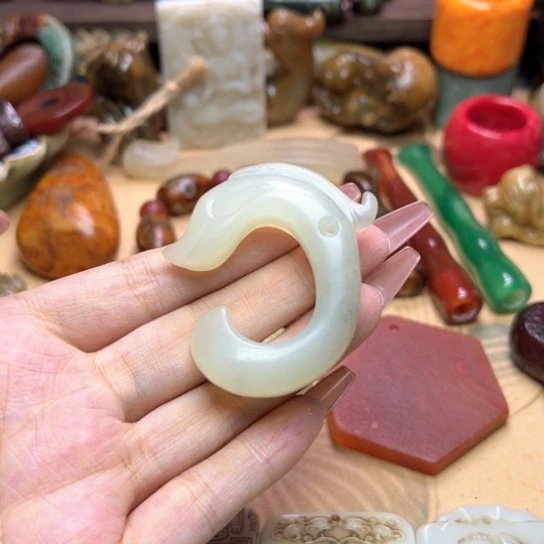 未镶嵌蛇纹石玉颈饰