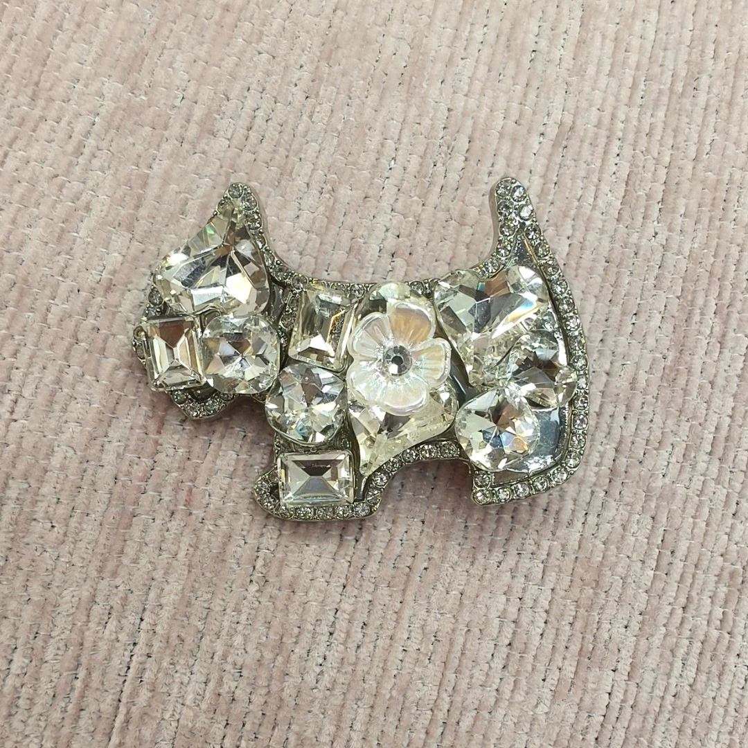 白色花朵钻钻小狗发夹