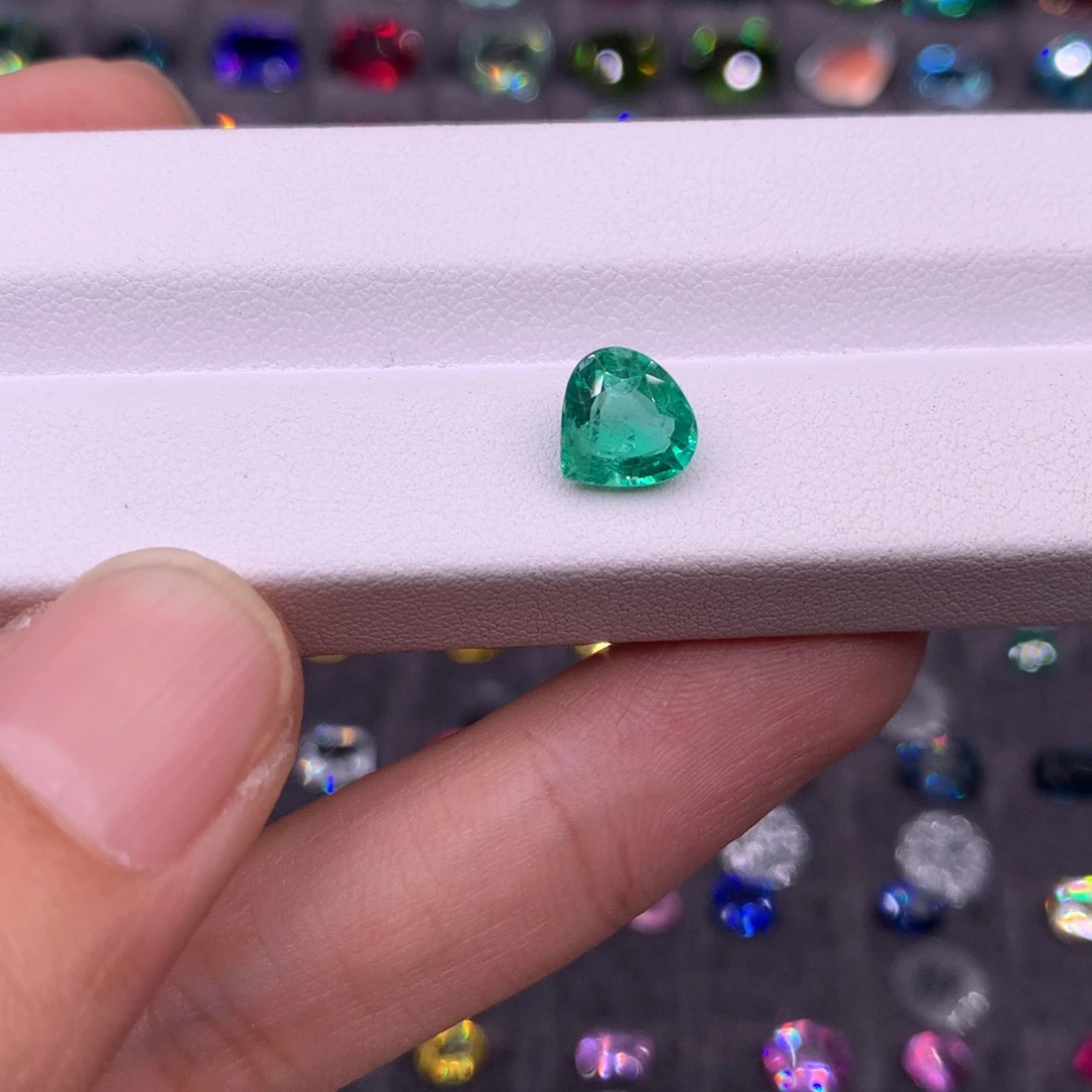 祖母绿裸石未镶嵌