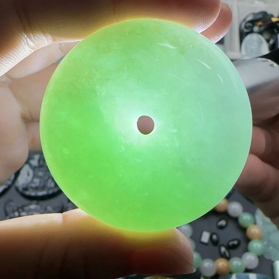 颈饰未镶嵌翡翠平安扣